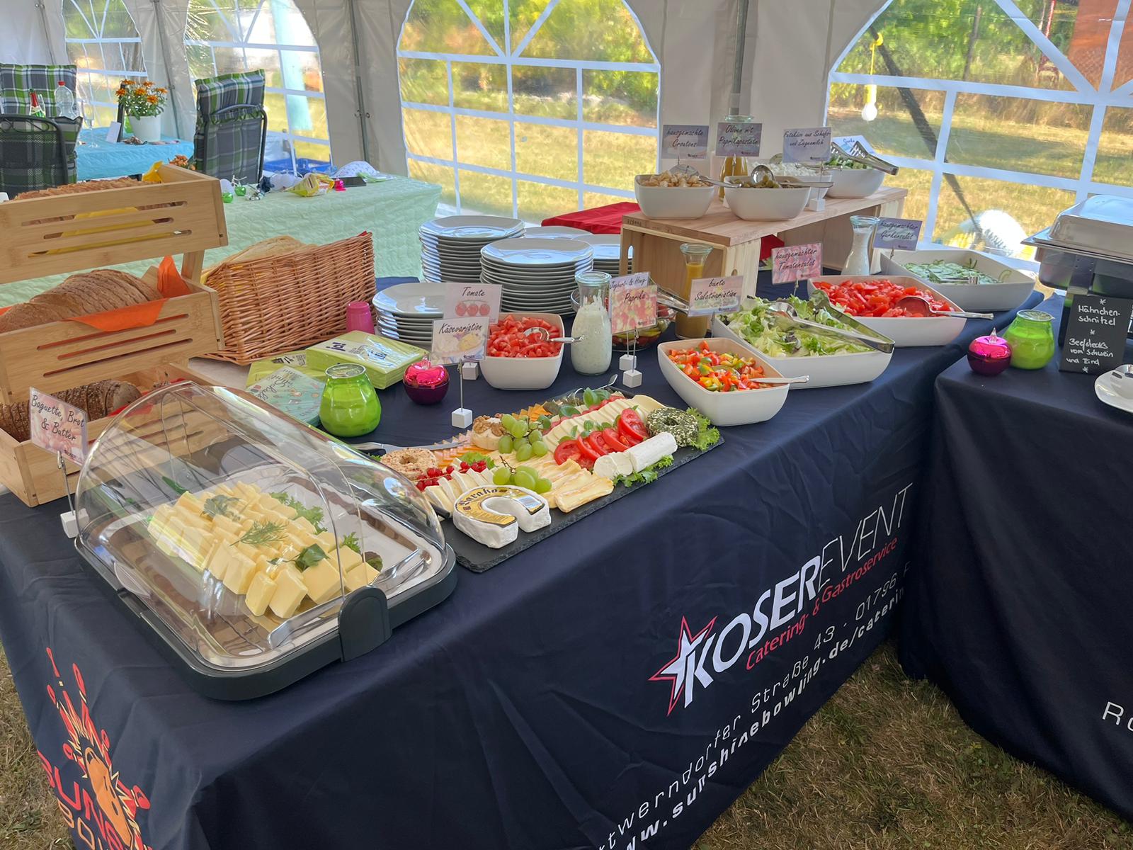 Catering-Buffet im Festzelt – Koserevent